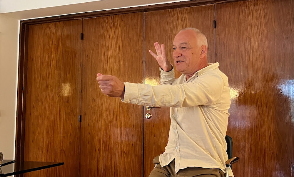 Den indre iværksætter Carsten Legaard Historiefortæller foredragsholder bue og pil